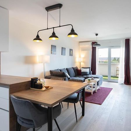 Stylish 2Bdr Apartment- Free Garage ザグレブ エクステリア 写真